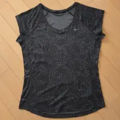 Nike パターン入り ブラック 半袖Tシャツ