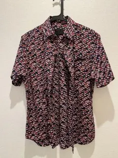 美品PRADA（プラダ）リップ柄半袖コットンシャツ40 総柄のサムネイル