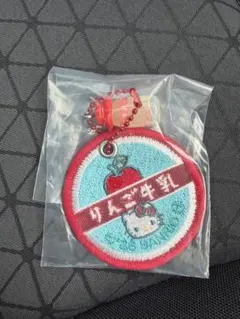 신품 미사용 산리오 りんご牛乳 ワッペンチャーム ハローキティ
