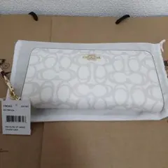 COACH 長財布 ホワイト パンチングレザー ストラップ付 - メルカリ