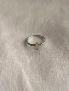 ヴィンテージ クロスの付いたシルバーリング