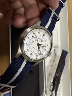 [新品]SEIKO 5 スポーツセイコ snoopy コラボ 550本限定のサムネイル