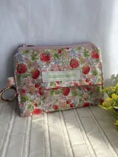 ティッシュケース付きいちご柄ポーチハンドメイドカラビナ付き