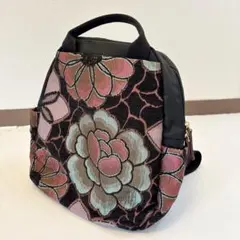 新品未使用品‼️本革レザーリュック エンボス加工 花 鳥 ブラック 
