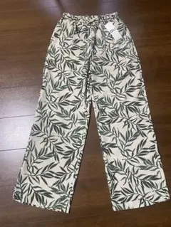 新品タグ付き　GU ボタニカルイージーパンツ　Sのサムネイル
