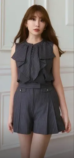 Herlipto Double Tuck Front Shorts - メルカリ