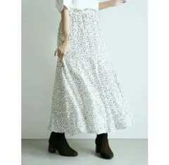 earth フレアスカート ホワイト 花柄