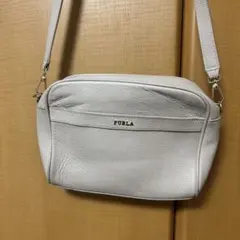 FURLA ホワイトレザー ショルダーバッグ