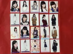 アイドルグループ、乃木坂46のメンバーの公式生写真 20枚