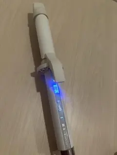 絹女　ホワイト カールヘアアイロン デジタル表示