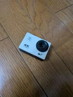 4Kアクションカメラ　スポーツ　ホワイト