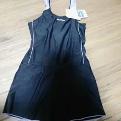 新品タグ付き未使用品　CONVERSE スカート付き水着 黒