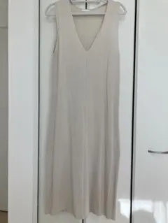 GU ニットワンピース ノースリーブ スリット Iライン 大人可愛い 着回し抜群