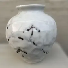 人间国宝三浦小平二 手作白釉铁斑捏塑 白釉 鉄点捏刻壷 花入 鉄絵 花瓶 陶器 人间国宝三浦小平二 手作白釉铁斑捏塑 白釉 鉄点捏刻壷 花入 鉄絵 花瓶