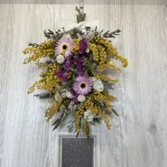 スターチスとソラローズとヒカゲノカズラとユーカリのコロンとしたスワッグ スターチスとソラローズとヒカゲノカズラとユーカリのコロンとした