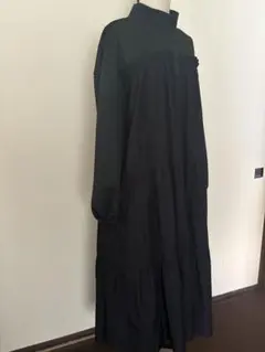 可愛い！ジッパー付スタンドカラーティアードフレアワンピース黒melange好きに