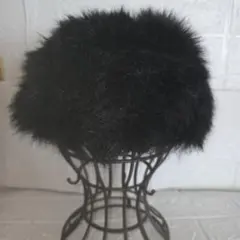 黒いフェイクファーのベレー帽　可愛い！