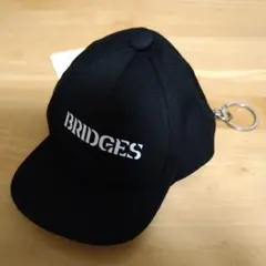 BRIDGES キャップ型キーホルダー 黒