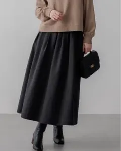 組曲　ブラック　タフタフレアスカート