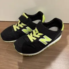 New Balance キッズスニーカー 黒/黄緑