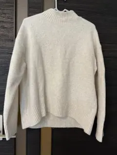 アイボリー ハイネック ニットセーター