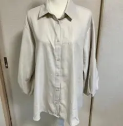 ベージュ ボタンシャツ バルーンスリーブ