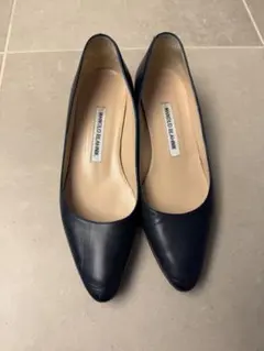 MANOLO BLAHNIK フラットパンプス ネイビー　カーフのサムネイル
