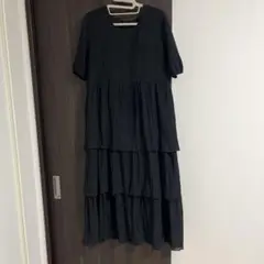 黒いティアードドレス 半袖