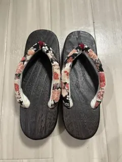 花柄の木製下駄