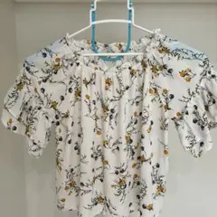 花柄ブラウスのサムネイル