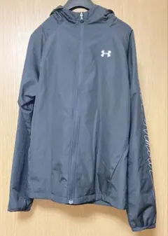 アンダーアーマー　レディース　ウインドブレーカー　黒