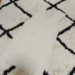 Vネックノースリーブニット