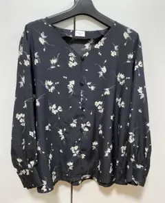 アーバンリサーチドアーズ　花柄長袖Vネックブラウス