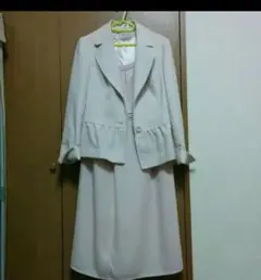 薄いピンクのジャケットとワンピース4点セット　13号