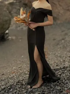 オフショルダー黒ロングドレス スリット入り