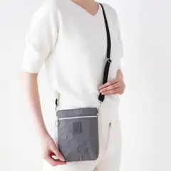 マリークワントグレー ショルダーポーチ / スマホショルダー / スマホポーチ