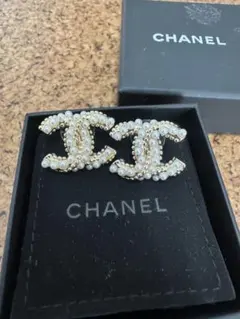 パール装飾 CCロゴピアス