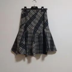 バーバリー　ブルーレーベル　フレアスカート　厚め　ノバチェック　グレー　36
