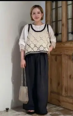 ピュアルセシンレース編みニットベスト ベージュ×黒