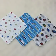 ❼4重ガーゼハンカチ　3枚　18×18cm 乗り物デザインハンカチ
