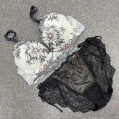 チュチュアンナ　高級♡プレミアムライン　ブラジャーC70＆紐ショーツ　Mのサムネイル