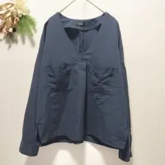 グリーフル 深Vネック スキッパーブラウス ポケット付 チャコールネイビー Mのサムネイル