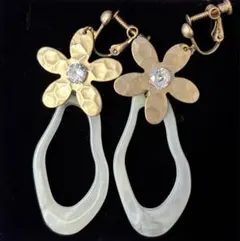 花型ゴールドイヤリング