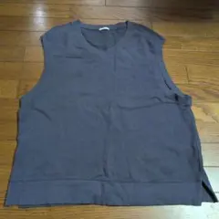 GU ダークグレー Vネック ノースリーブベスト