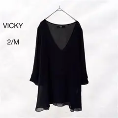 ビッキー VICKY 七分袖チュニック Vネック 透け感 シアー素材 軽やかのサムネイル