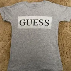 GUESS グレー Tシャツ ロゴ入りのサムネイル