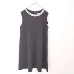 美品✨️フェリシモ　膝丈ドレス　М　黒　ワンピース ノースリーブ　ビジュー　結婚のサムネイル