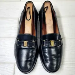 FERRAGAMO ヴァラ ローファー 6.5EE(24.5cm)