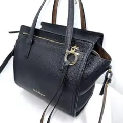 ✨美品✨ フェラガモ ガンチーニ 2WAY ハンドバッグ ブラック レザー 自立