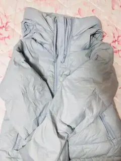 ライトブルーダウンジャケット フード付き